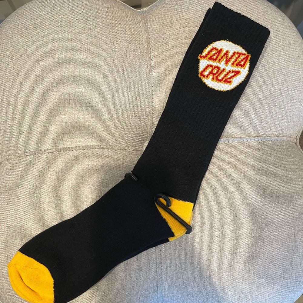 NWOT Santa Cruz Mens Socks